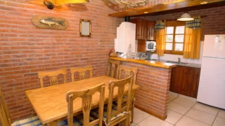Comedor Aparts para 6 personas, Cabañas Alpinas, Cariló